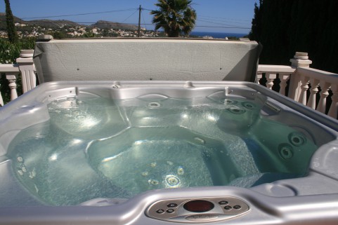 JACUZZI HOT TUB