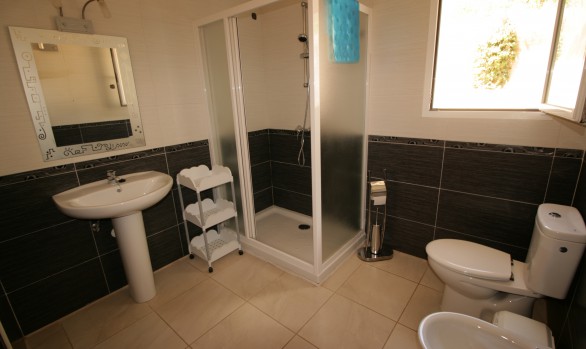 UPPER ENSUITE